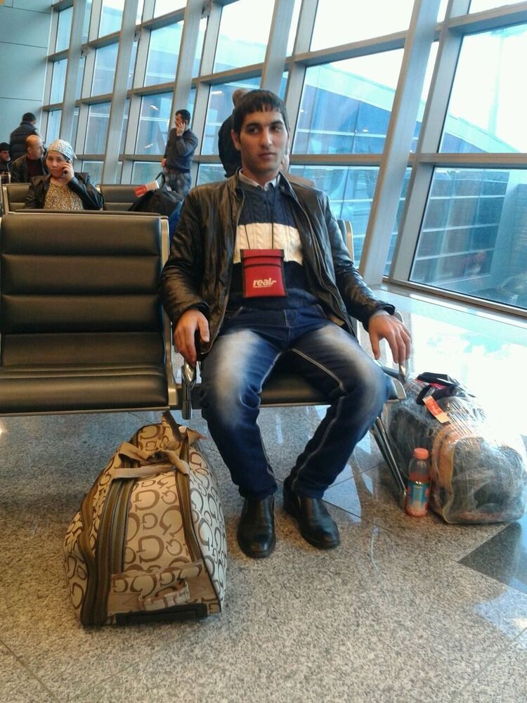  18124325  Azam, 43 ,    