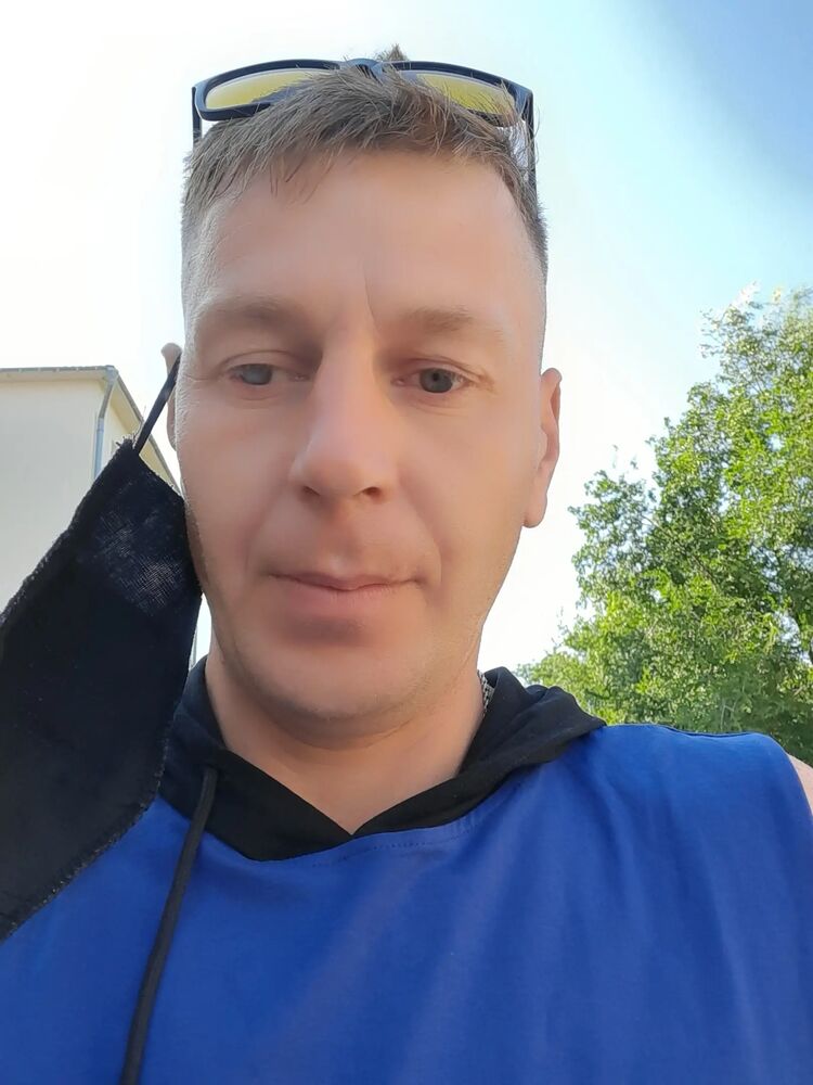  52983475  Vasek, 42 ,    