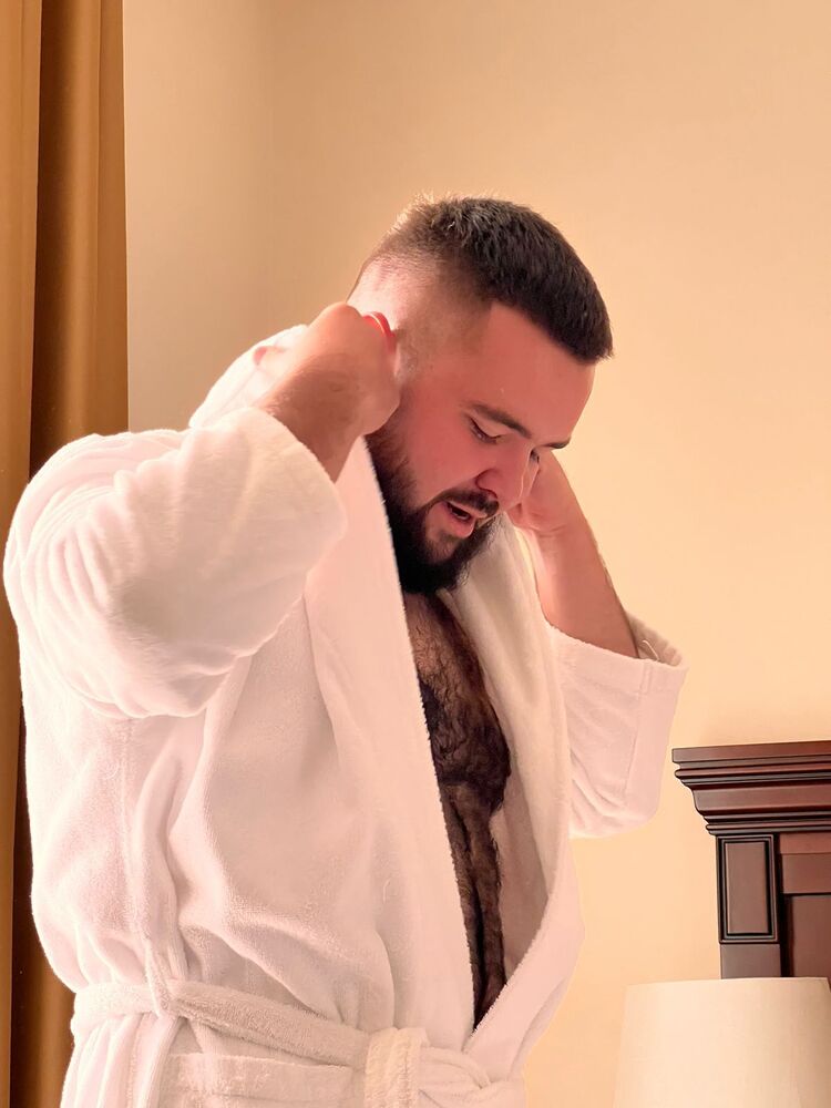  ,   Armen, 33 ,   ,   