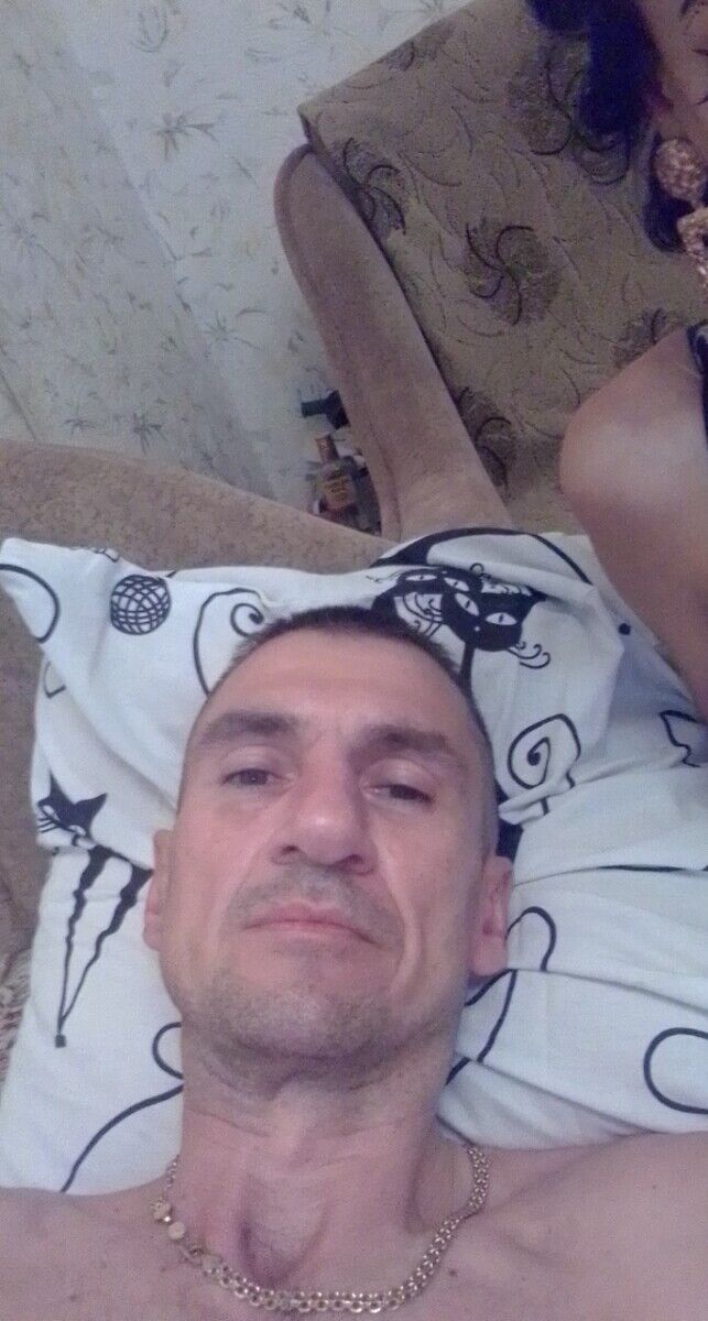  20957125  Oleg, 45 ,    