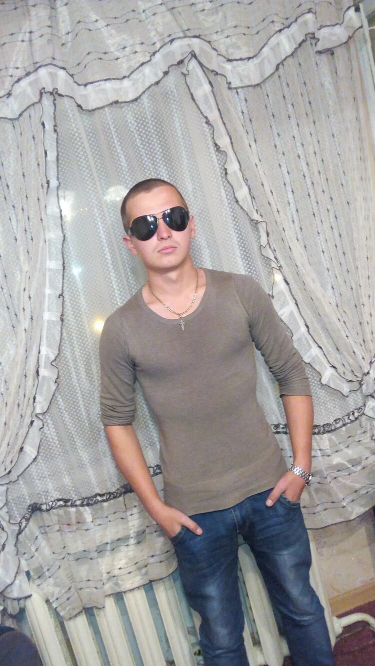  31960825  Mikhail, 29 ,    