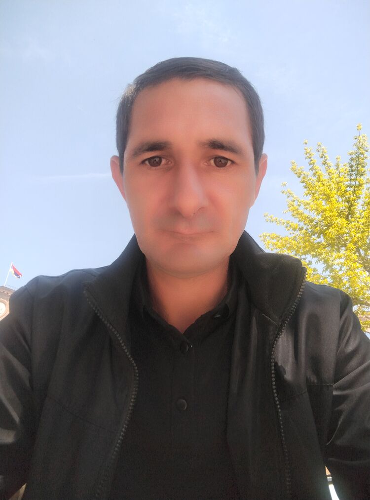  ,   Levon, 43 ,   ,   