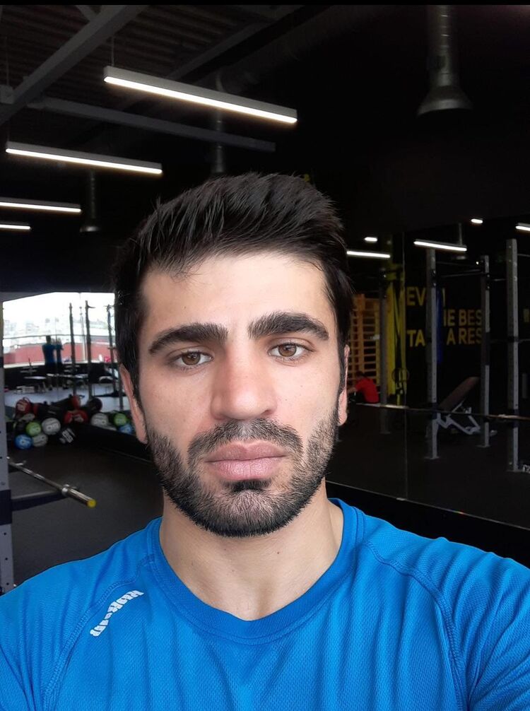  48493565  Giorgi, 32 ,    