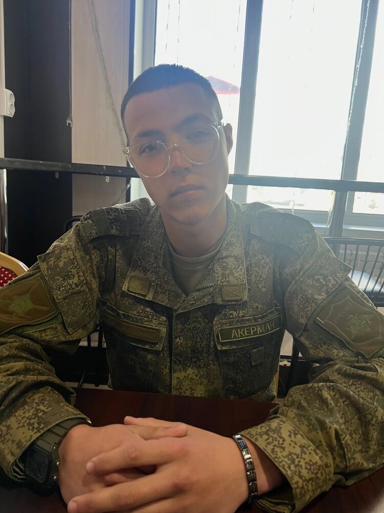  43934865  Aleksandr, 21 ,    -