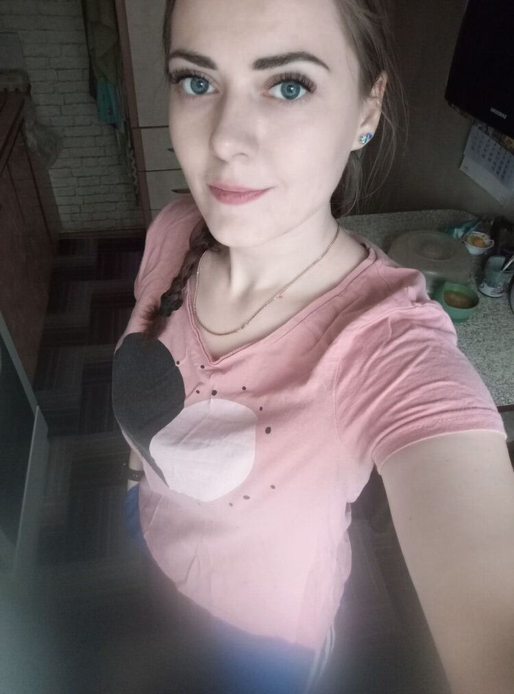  54319715  Julia, 27 ,    