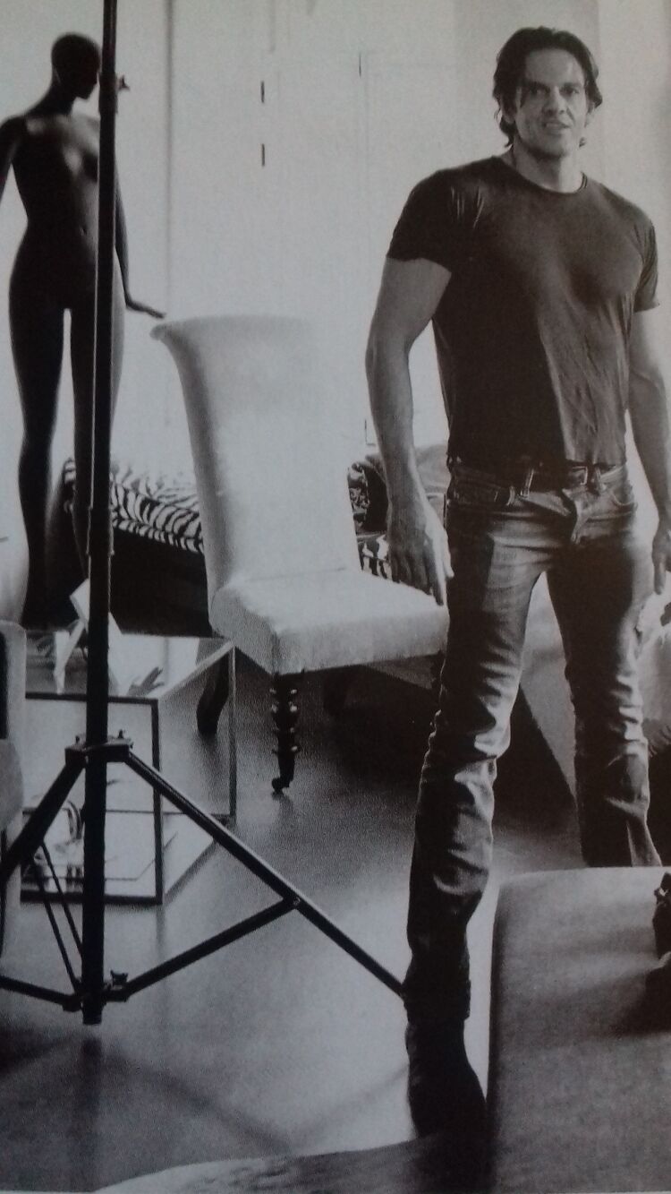  23885685  Azer, 38 ,    