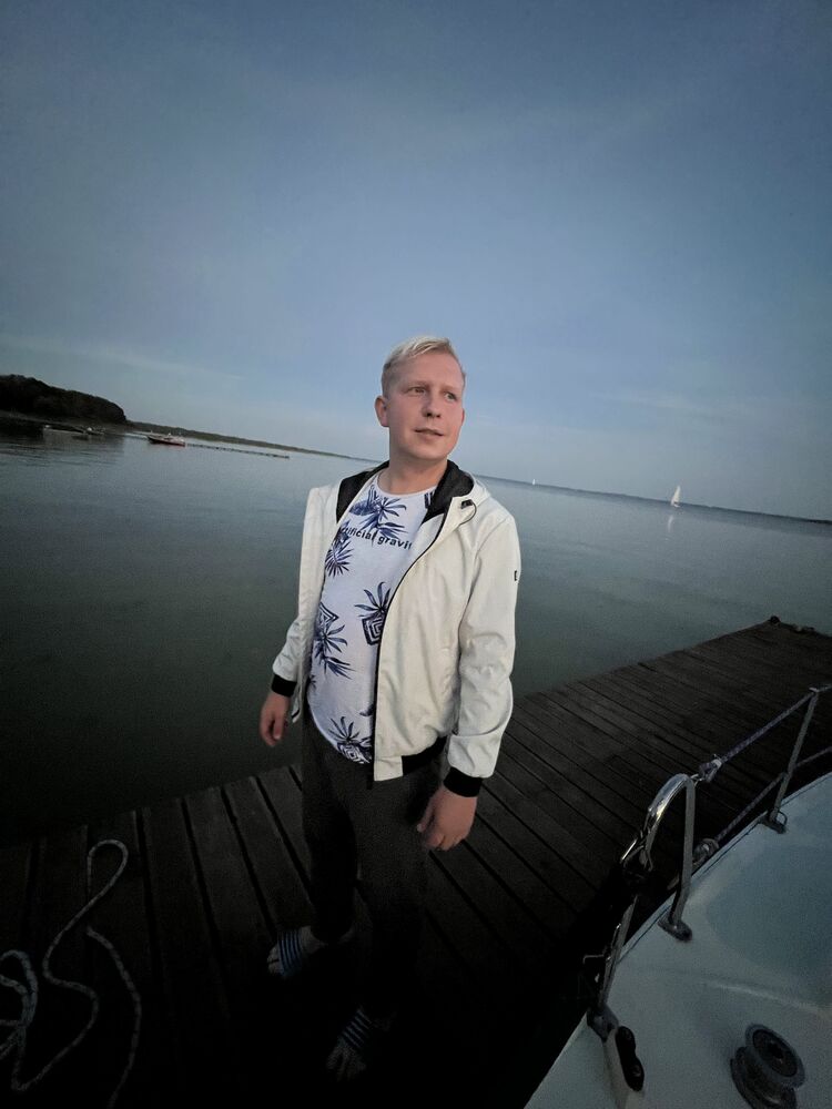  ,   Anton, 32 ,   ,   , c 
