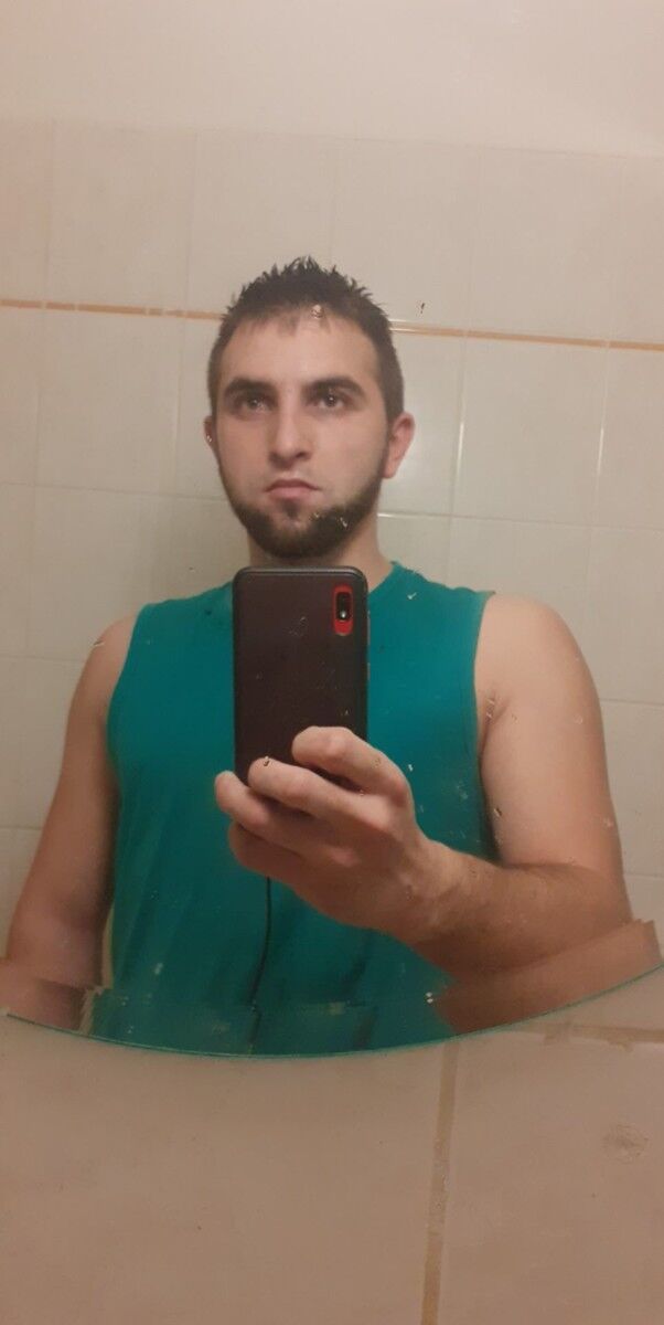  19104825  Andriy, 27 ,    