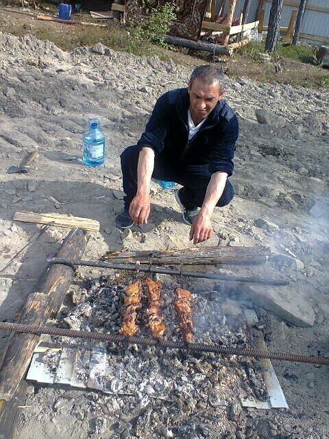  44228405  Sargis, 47 ,    