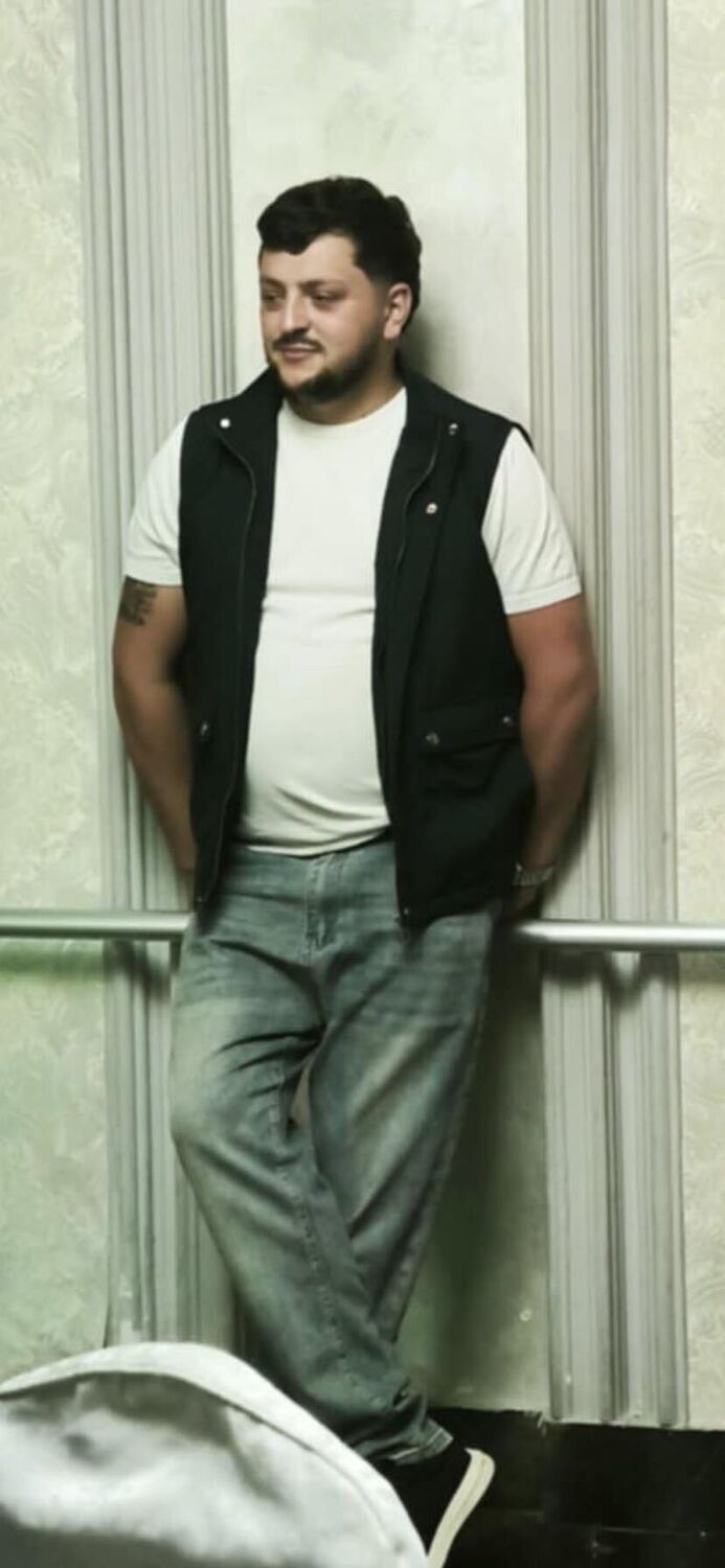  52519885  Narek, 25 ,    