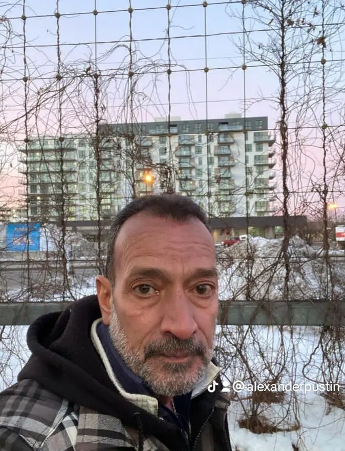  46676945  Alexander, 62 ,    -