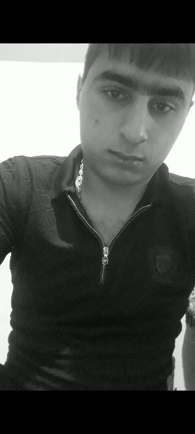  43152325  Hakob, 24 ,    