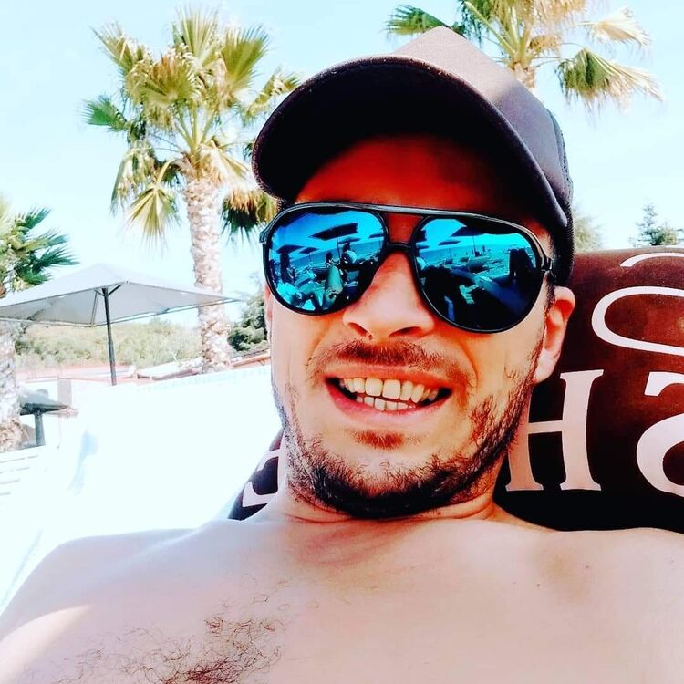  23983725  Alex, 37 ,    