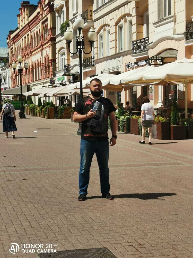  -,   Petr, 32 ,   ,   