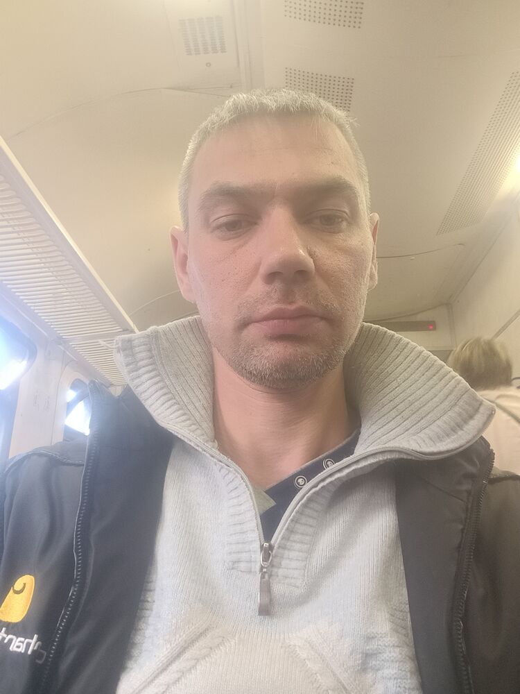  53573925  Pavel, 40 ,    