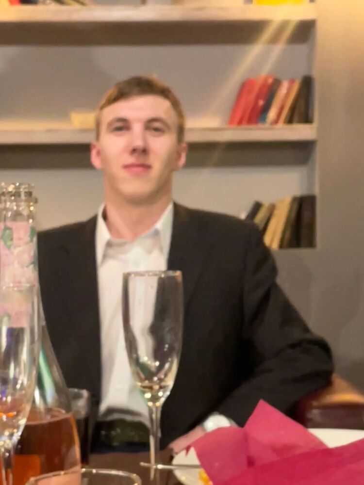  33176845  Daniil, 24 ,    