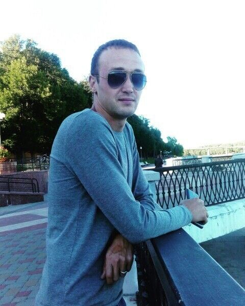  ,   Denis, 34 ,  