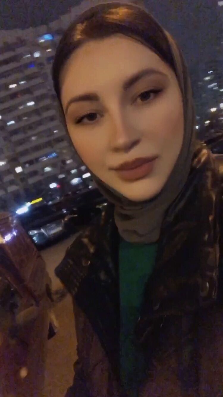  32221965  Milana, 28 ,    