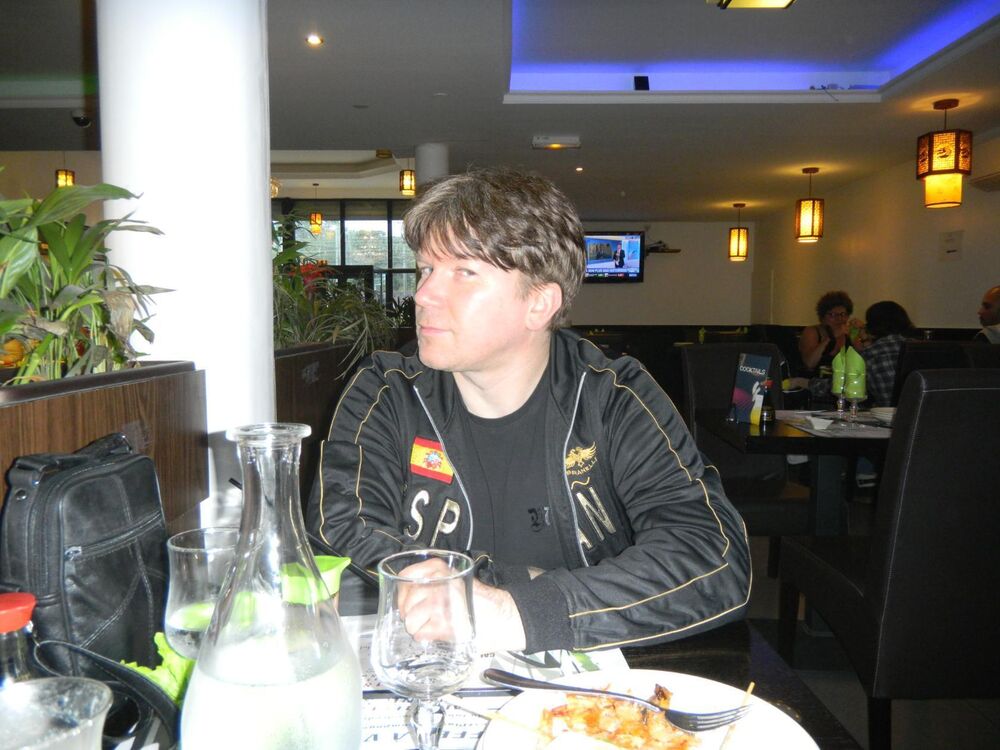  27068155  JackiParis, 37 ,    