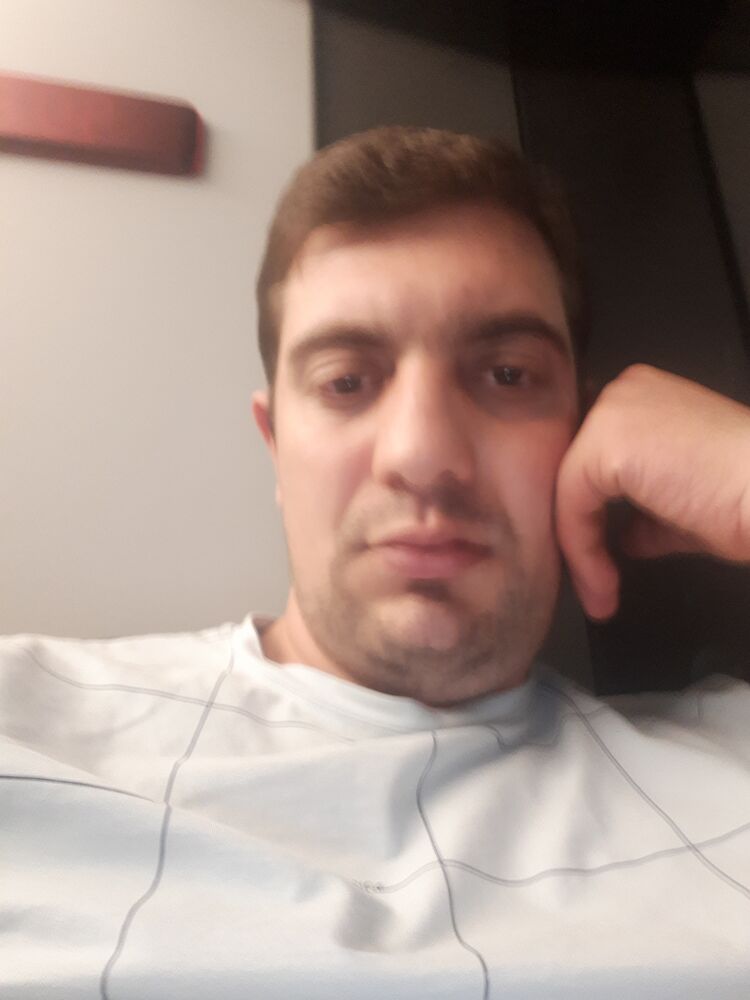  37004625  Armen, 33 ,    