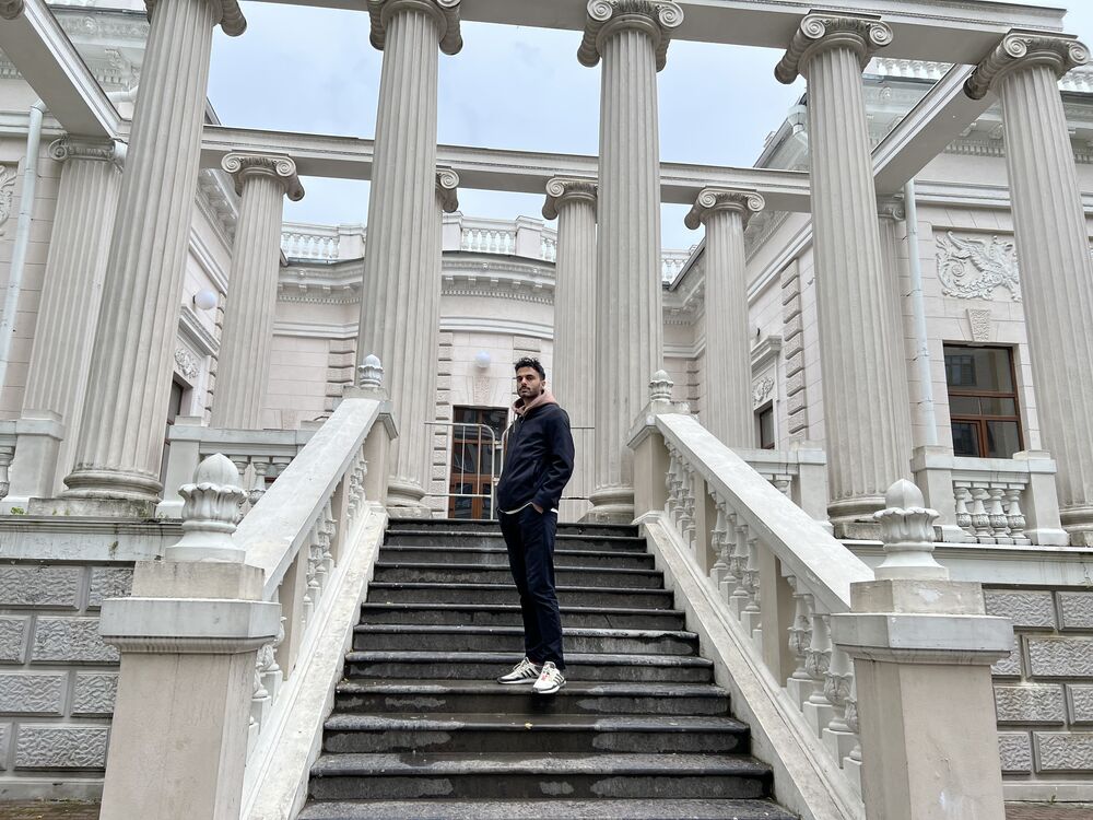  43980195  Aziz, 24 ,    