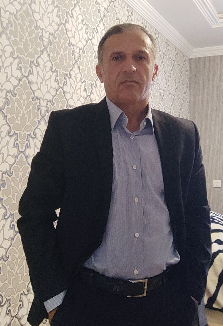  54158785  Azer, 51 ,    