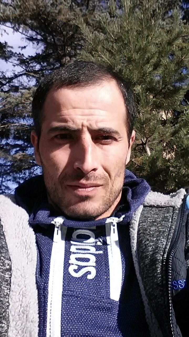  23016005  Rudik, 42 ,    