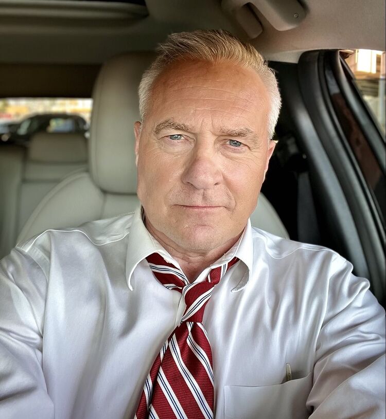  35788555  Maik, 68 ,    