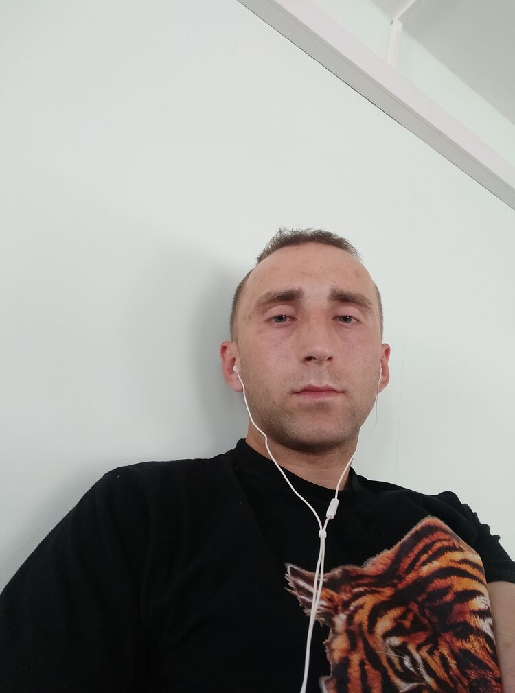  46016225  Ivan, 27 ,    