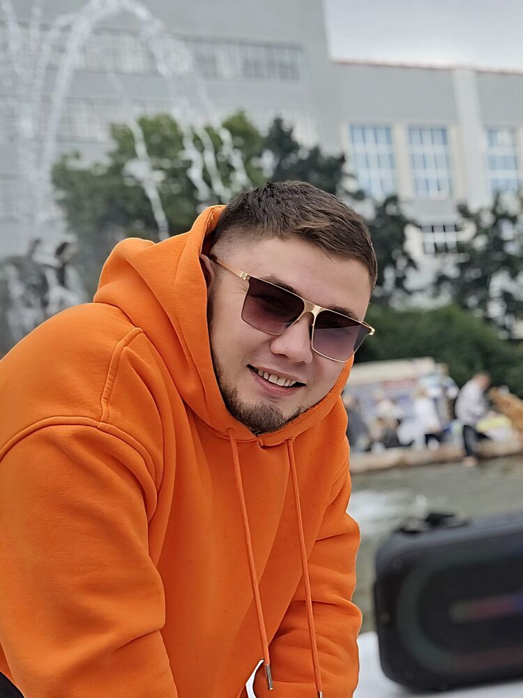  53978035  Artem, 29 ,    