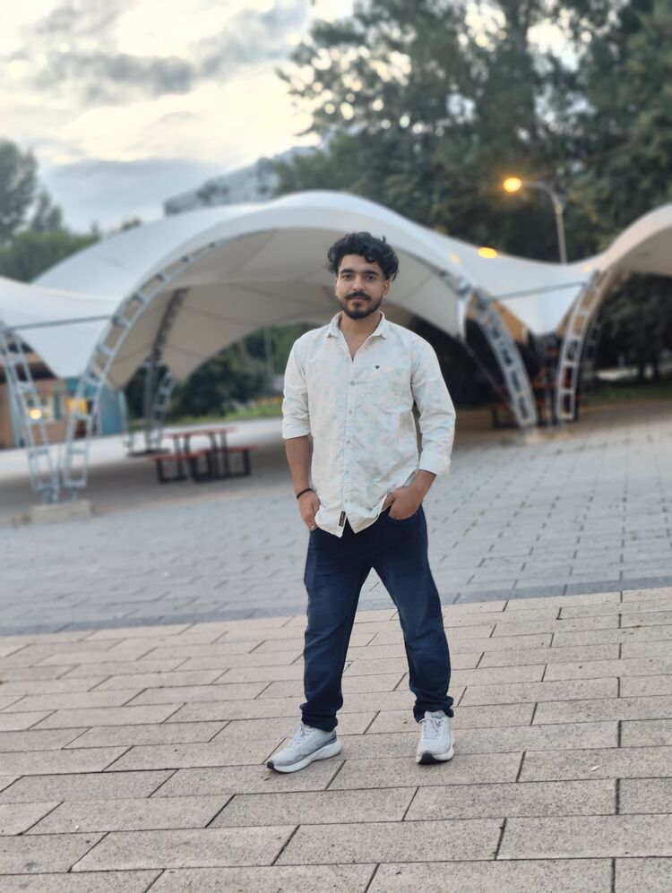  52877465  Shubham, 24 ,    