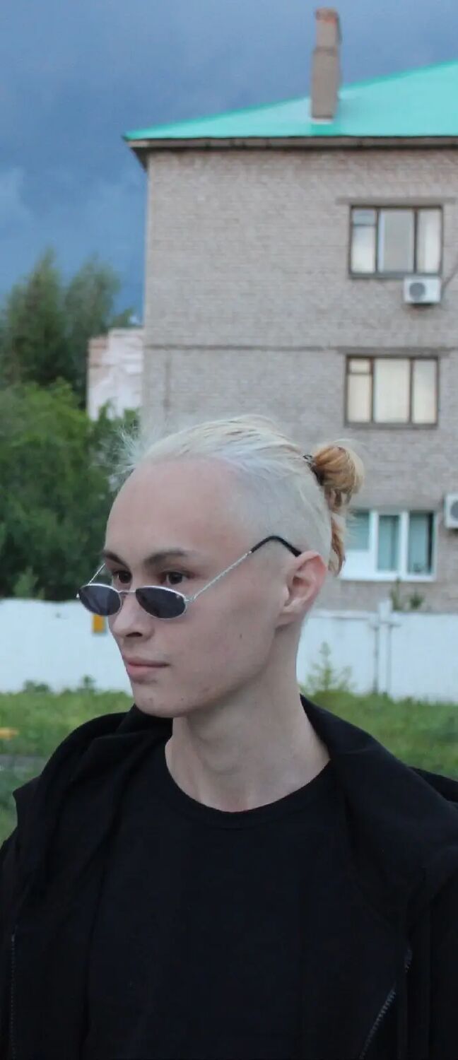  27726565  Artur, 25 ,     