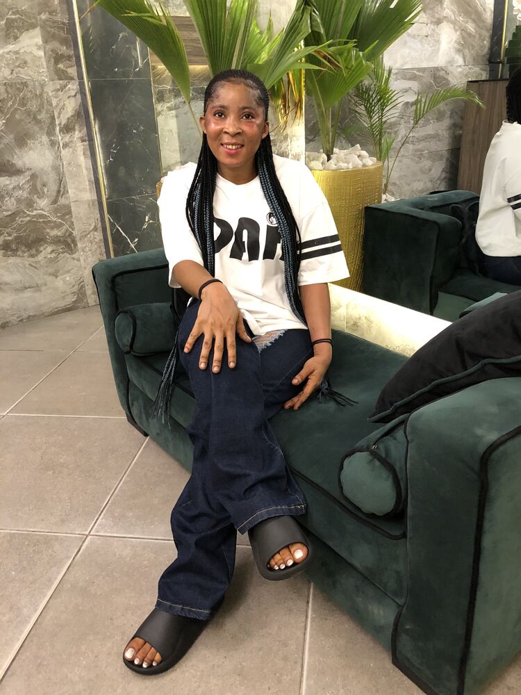  ,   Abena, 24 ,   ,   