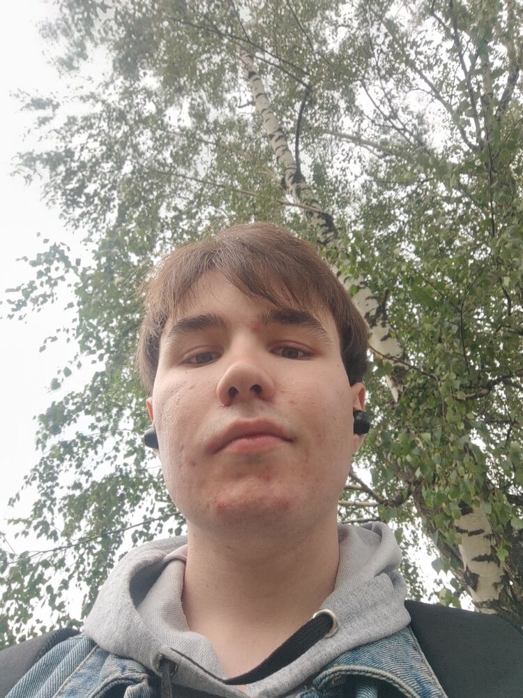  44250645  Denis, 22 ,    