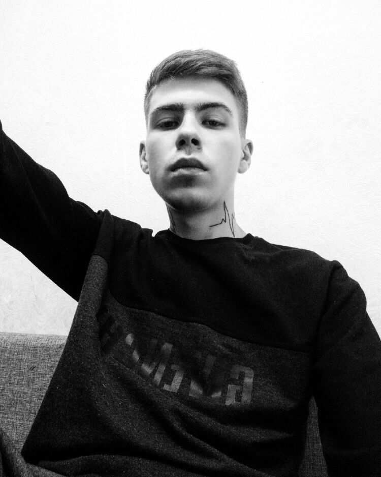  27619225  Stiv, 23 ,    