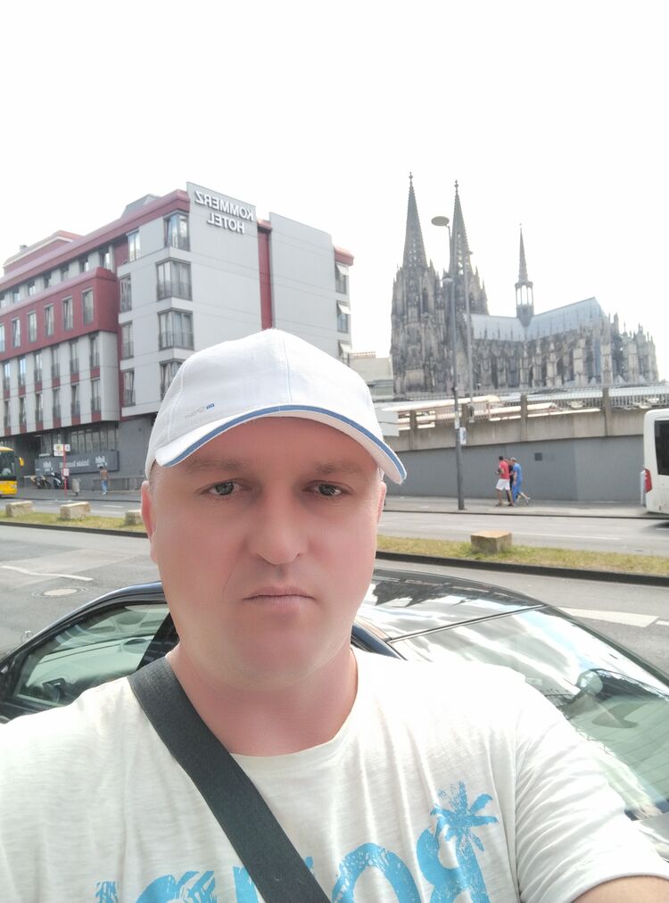  54116625  Alexander, 40 ,    