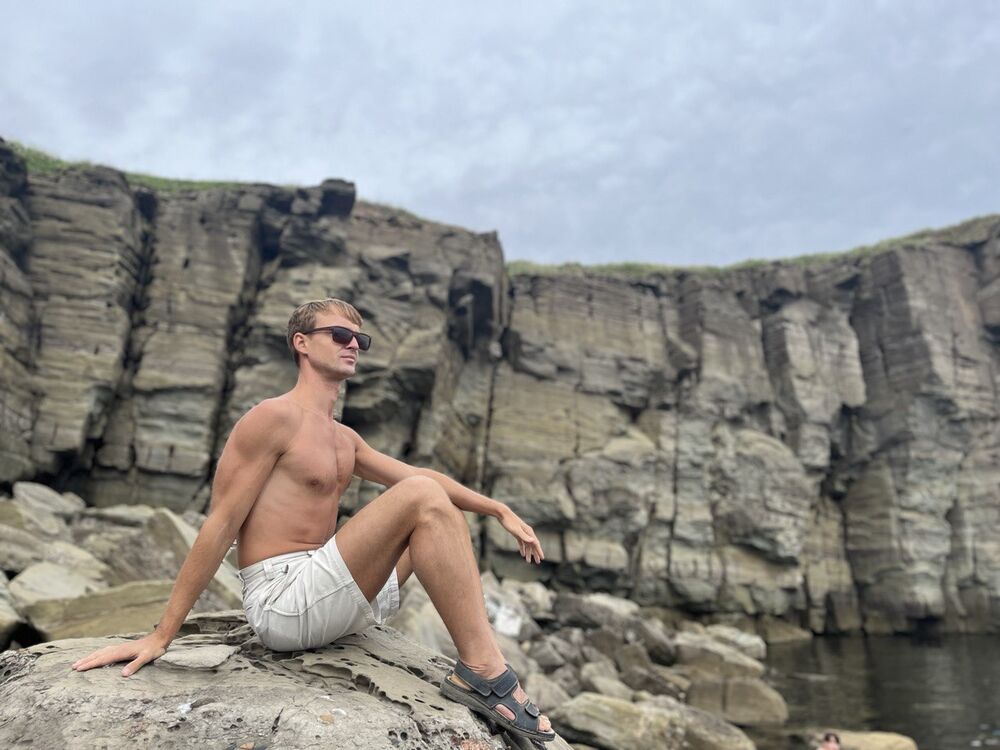  38174475  DENNISV, 30 ,    