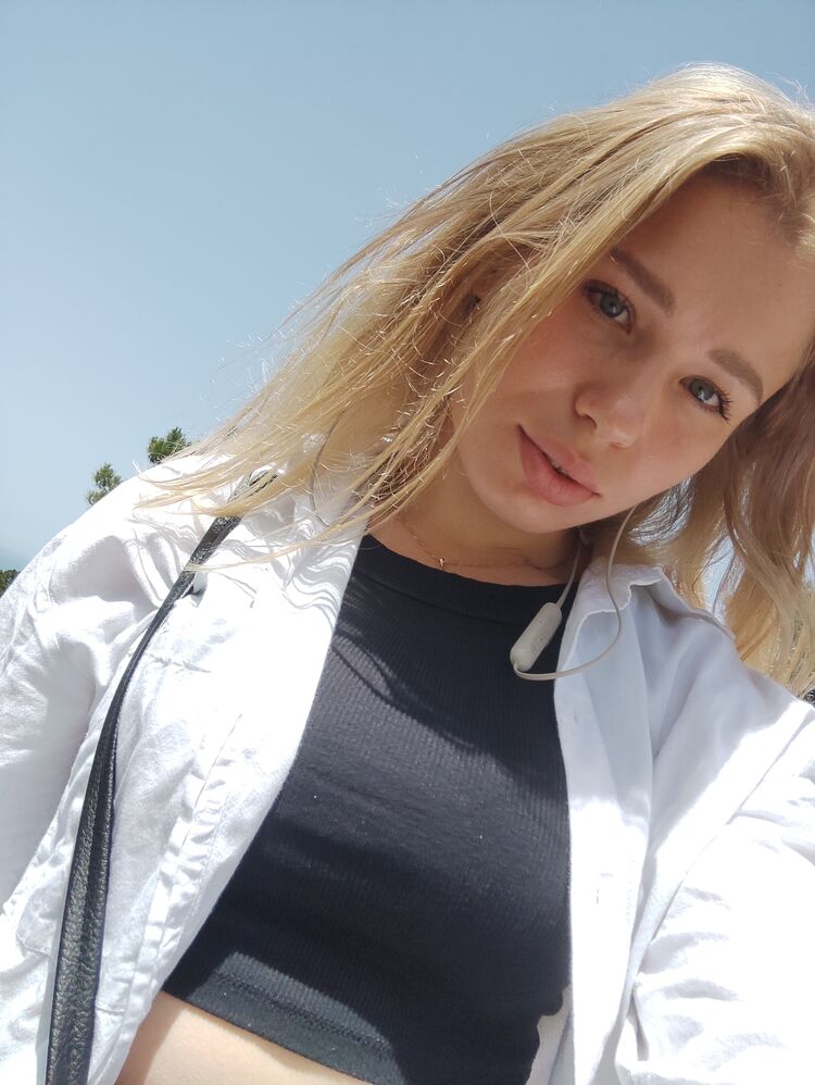  ,   Marina, 28 ,   c 