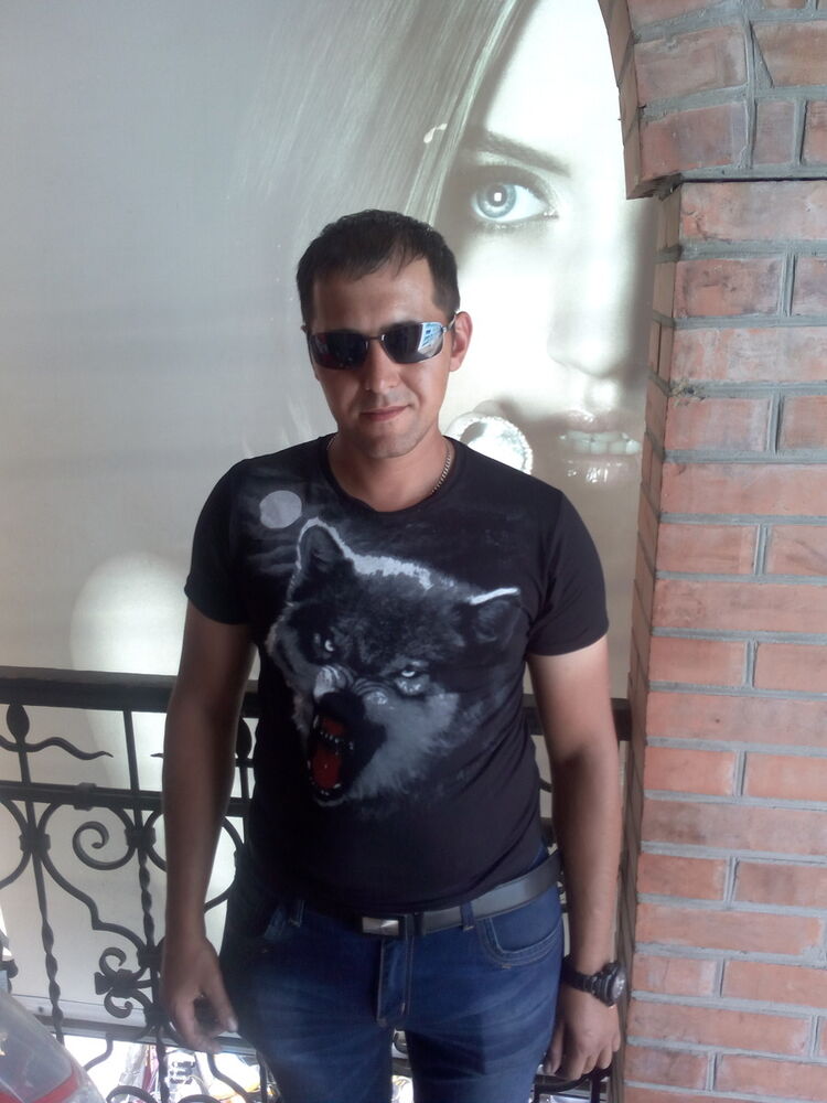  10064725  Igor, 39 ,    