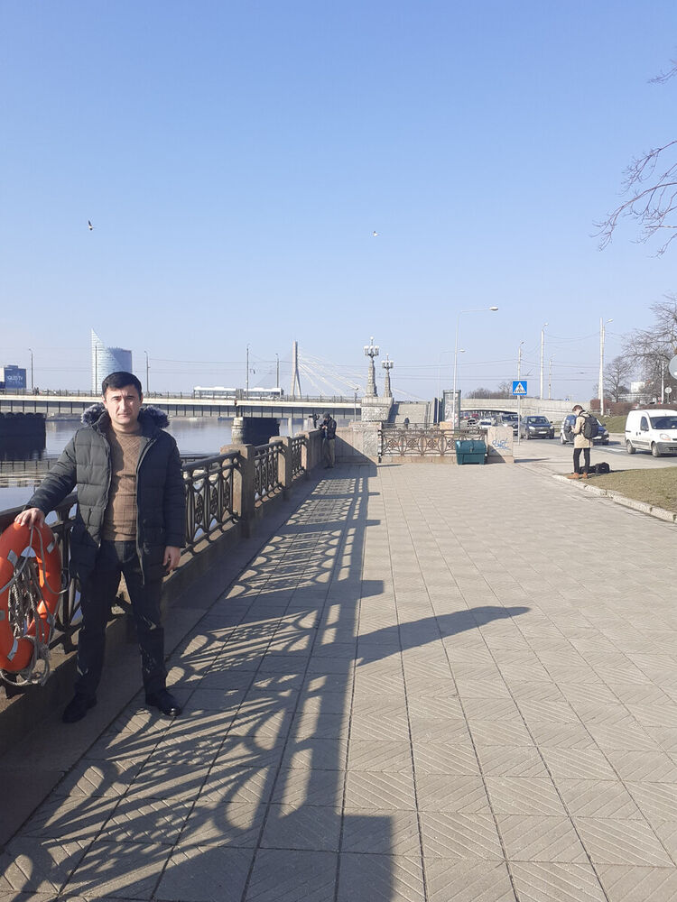 20718685  Mirzo, 40 ,    Praha