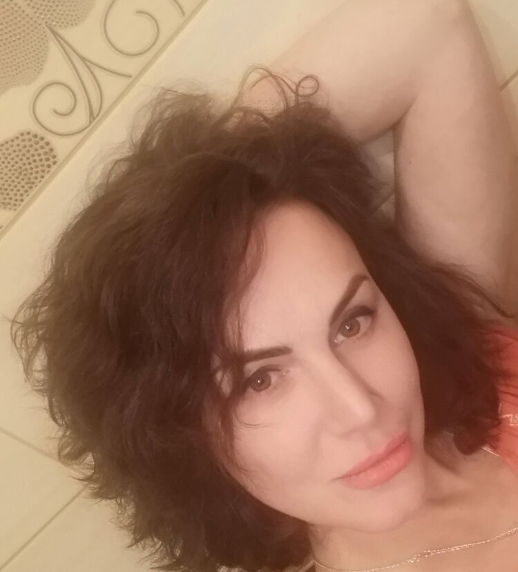  38928555  Anna, 49 ,    
