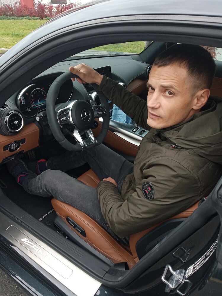  24129435  Aleks, 32 ,    Praha