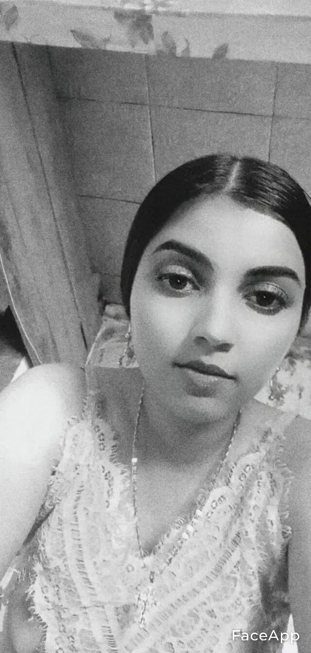  ,   Diana, 21 ,   c 