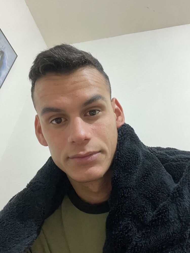  31237595  David, 26 ,    