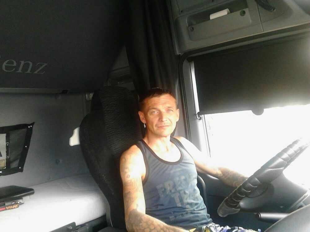  8845515  Viktor, 48 ,    