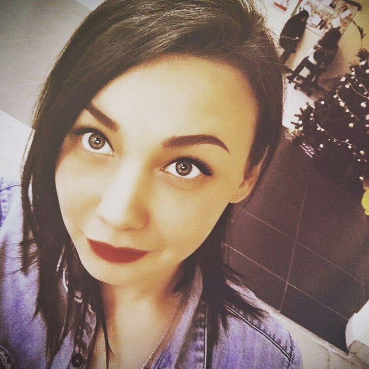 ���� 17144115 ������� Julia, 32 ����, ���� ���������� � ��������