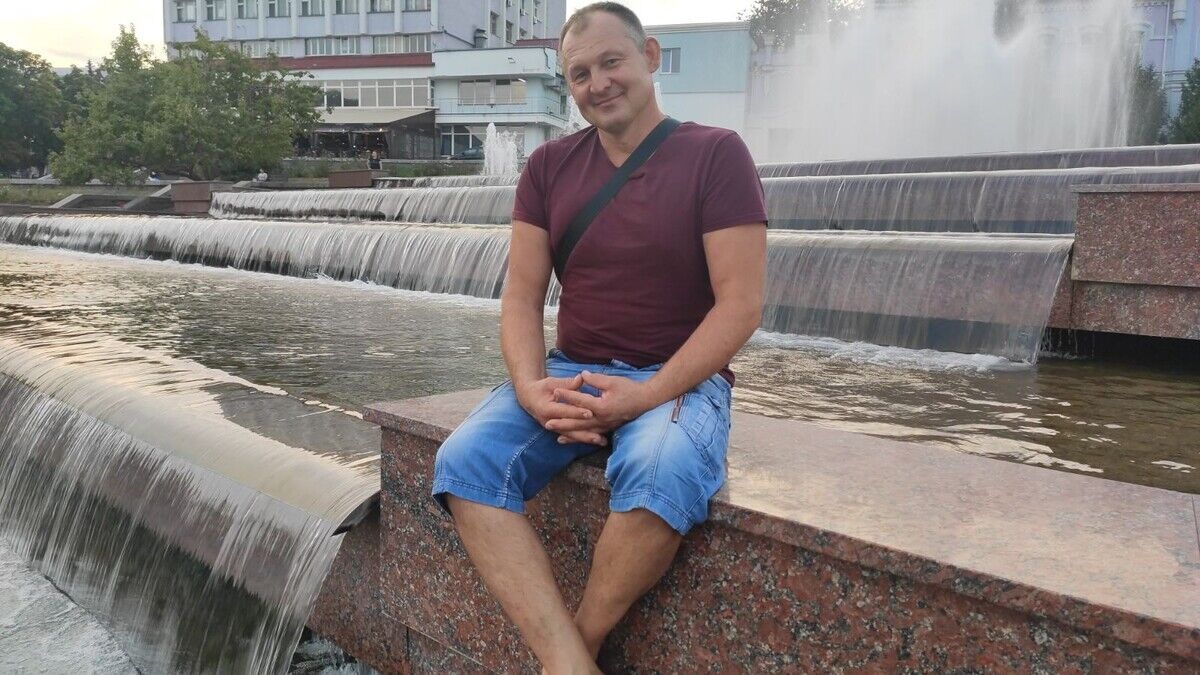  ,   Viktor, 54 ,   ,   