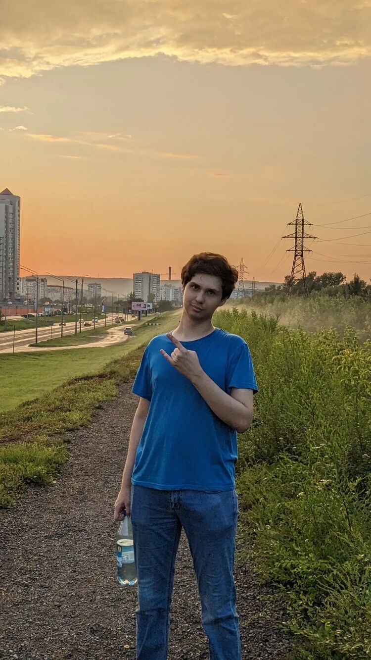  37391165  Vlad, 26 ,    