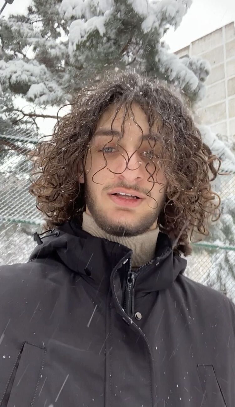  38550315  Tornike, 21 ,    