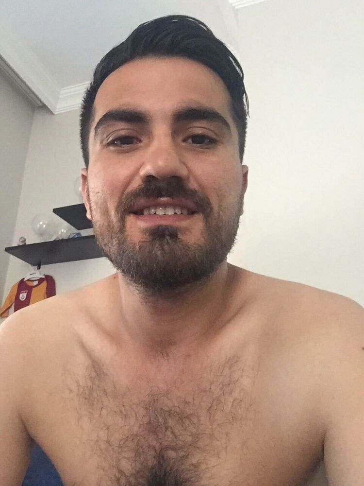  24842305  Metehan, 32 ,    